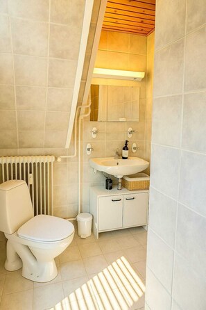 Family Townhome, Partial Sea View, Oceanfront | Bathroom - GBH - Central Skagen Townhouse (Skagen)
