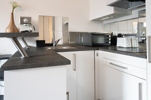 Fridge, microwave, oven, dishwasher - T1bis avec balcon à Boulogne - Welkeys (Boulogne-Billancourt)
