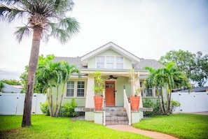 Exterior - NEW HOT DEAL-Charming Beachside House w. Private Pool, Walk to Beach-Flagler Ave (New Smyrna Beach)