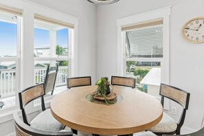 Dining - Salty Sunrise - Your Private Heated Pool Paradise In Indian Rocks Beach Only Minutes To The Beach (Indian Rocks Beach)