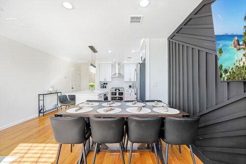 Across River from NYC Modern Home 10bds 4.5bth Near EWR 3 FREE Parking Space