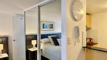 Iron/ironing board, WiFi