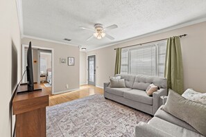 TV - Quiet & Cozy Shawnee Home in Centralized Location (Shawnee)