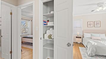 3 bedrooms, internet, bed sheets