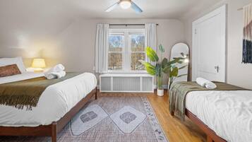 Strykjärn/strykbräda, wi-fi och sängkläder