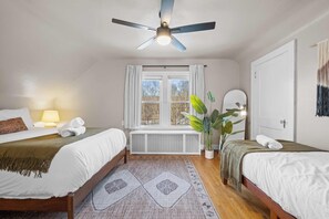 Iron/ironing board, WiFi, bed sheets - Game RM, Hot Tub, Sauna, Fire pit, BBQ — Summersville Lake - New River Gorge (Summersville)