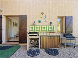 Terrace/patio - Villa PALOMA - 4 Bedrooms, Pool  et  Jacuzzi, Walking Distance to the Beach (PIETROSELLA)