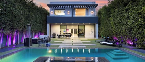 House (6 Bedrooms) | Front of property