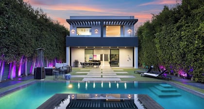 Private LA Retreat w/ Pool, Hot Tub & Fire Pit Near Melrose Ave The Martel House by Avantstay