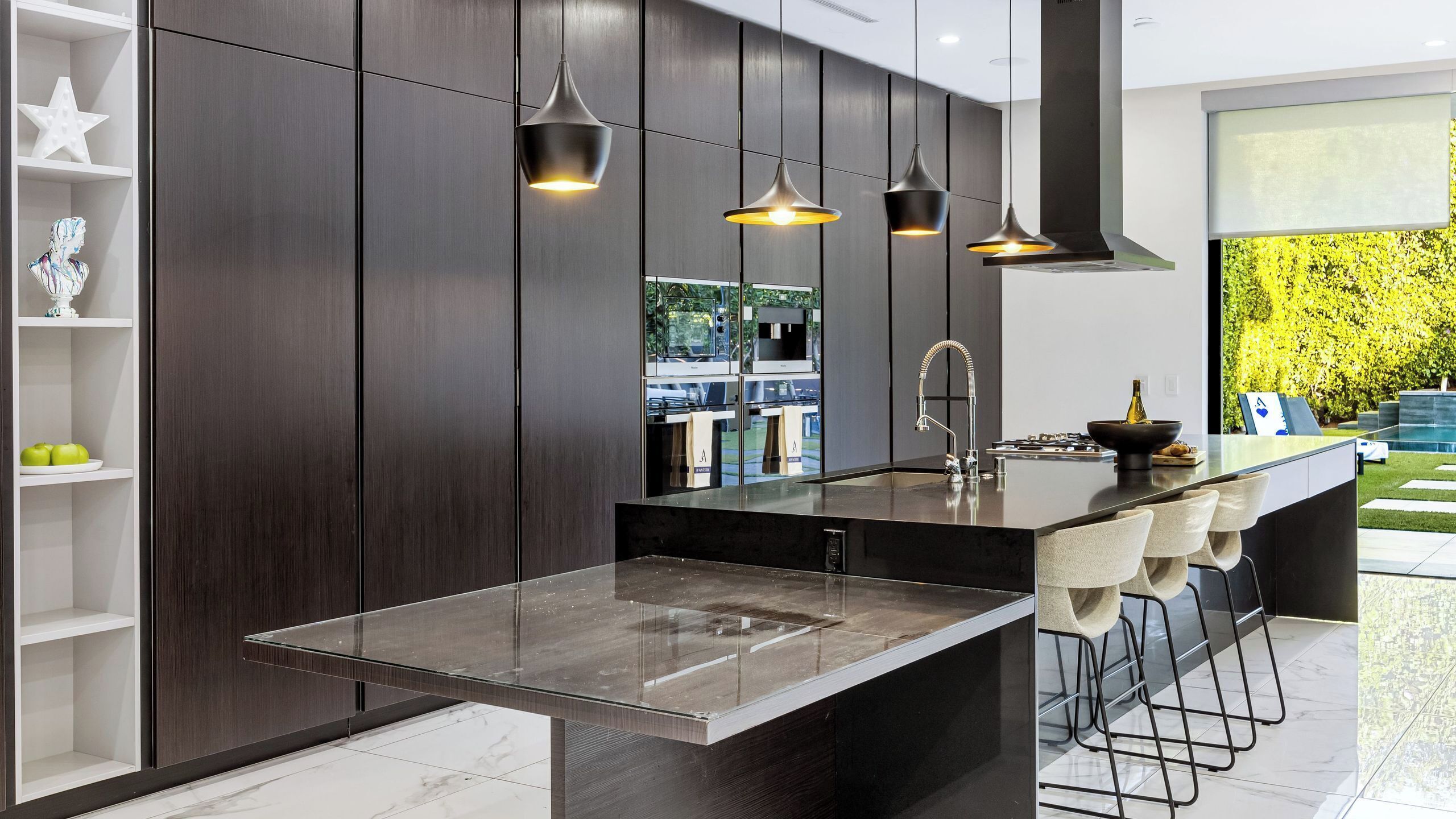 House (6 Bedrooms) | Interior