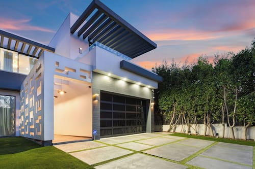 House (6 Bedrooms) | Interior