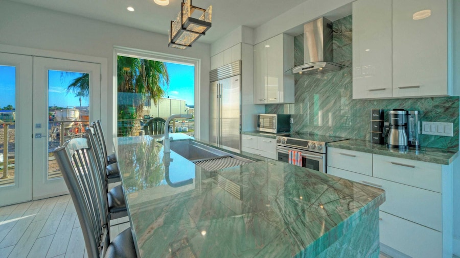 4 Homes, Sleeps 17 Firepit, Walkable Location Spanish Village