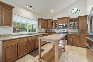 Private kitchen - Scottsdale Retreat - Heated Pool (Scottsdale)