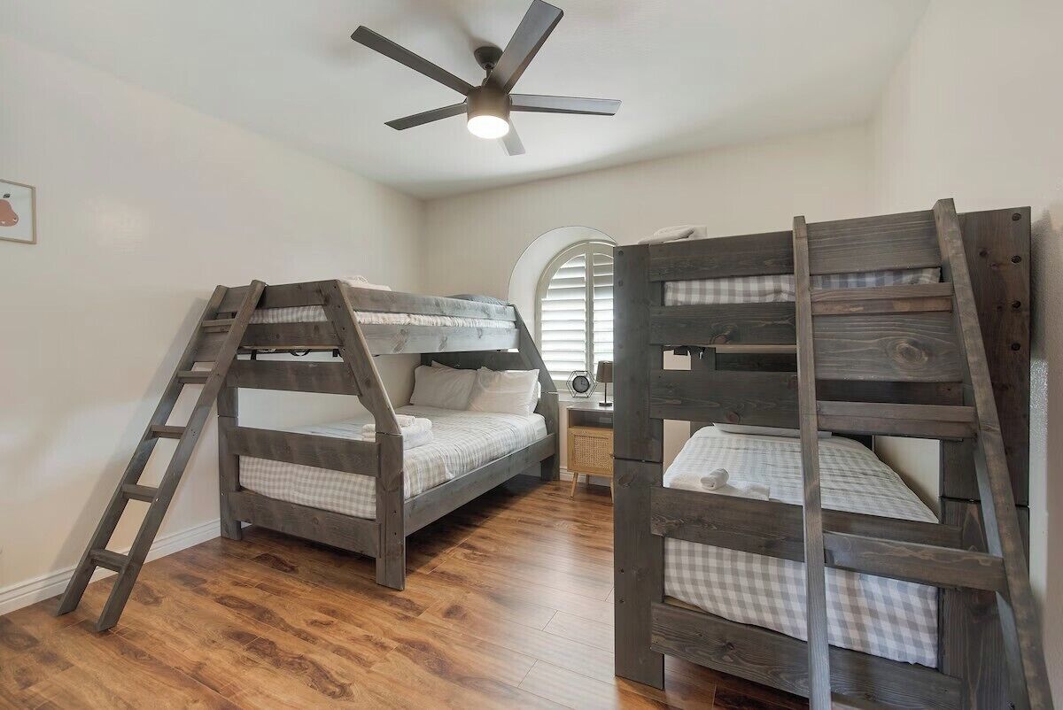 Quadruple Room | Iron/ironing board, free WiFi