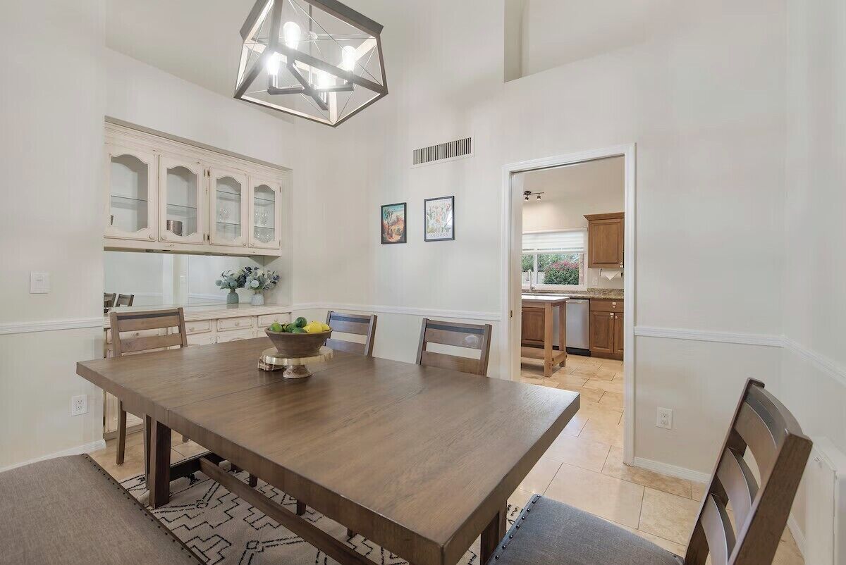 Quadruple Room | Dining