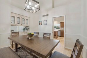 Dining - Scottsdale Retreat - Heated Pool (Scottsdale)