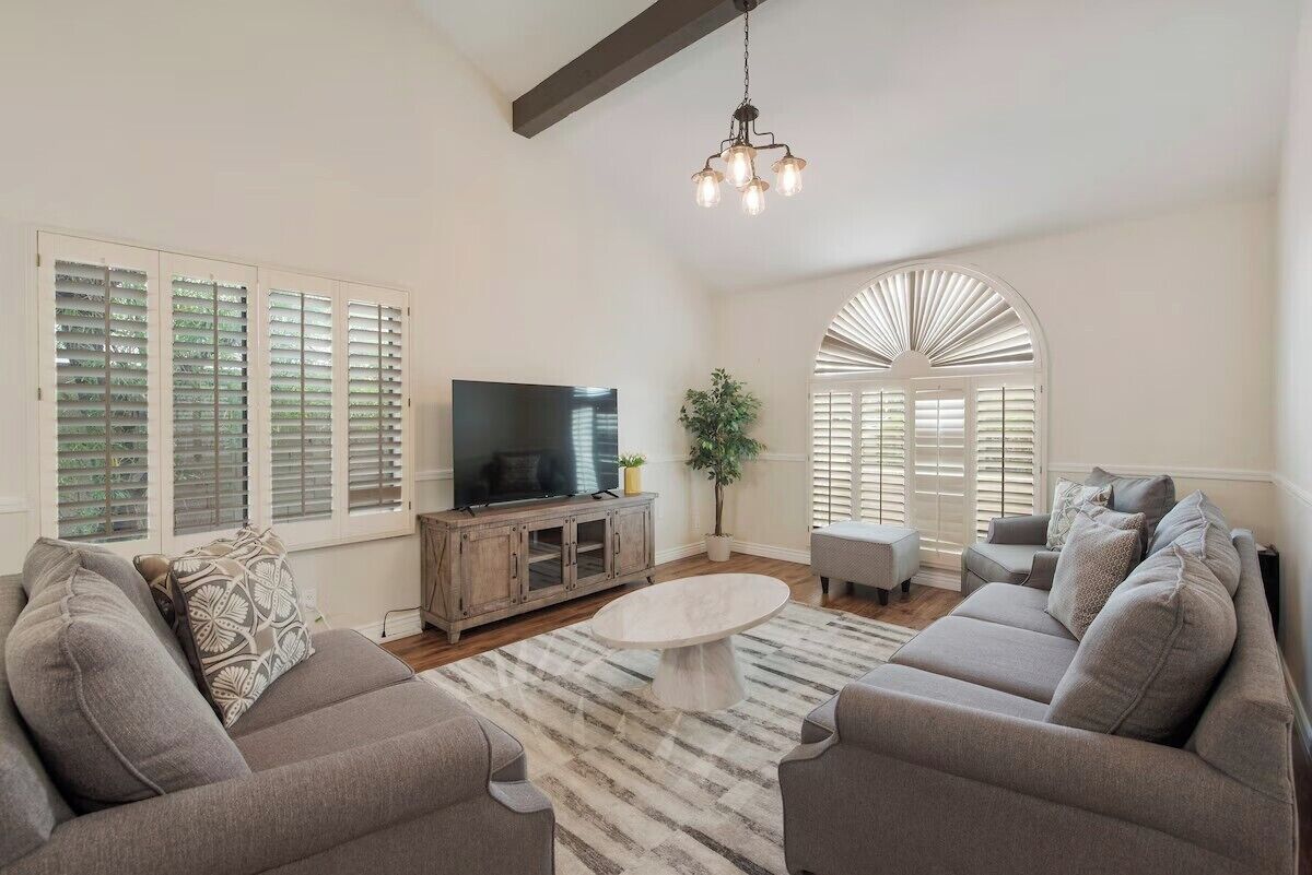 Quadruple Room | Living area