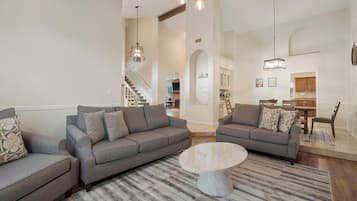 Quadruple Room | Living area