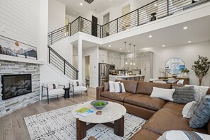 Smart TV, fireplace - Luxury Mountain Modern Townhome | Deer Valley Views + Jordanelle Access (Hideout)