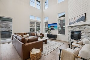 Smart TV, fireplace - Luxury Mountain Modern Townhome | Deer Valley Views + Jordanelle Access (Hideout)