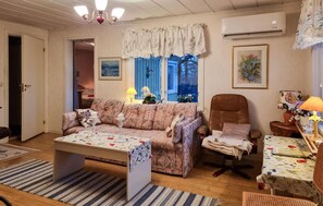 TV, fireplace, DVD player - Lovely home in Ljungskile with WiFi (Ljungskile)