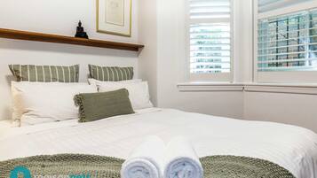 1 bedroom, desk, iron/ironing board, WiFi