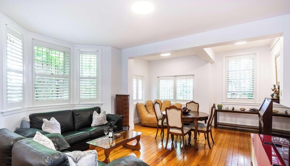 Televisión, oficina