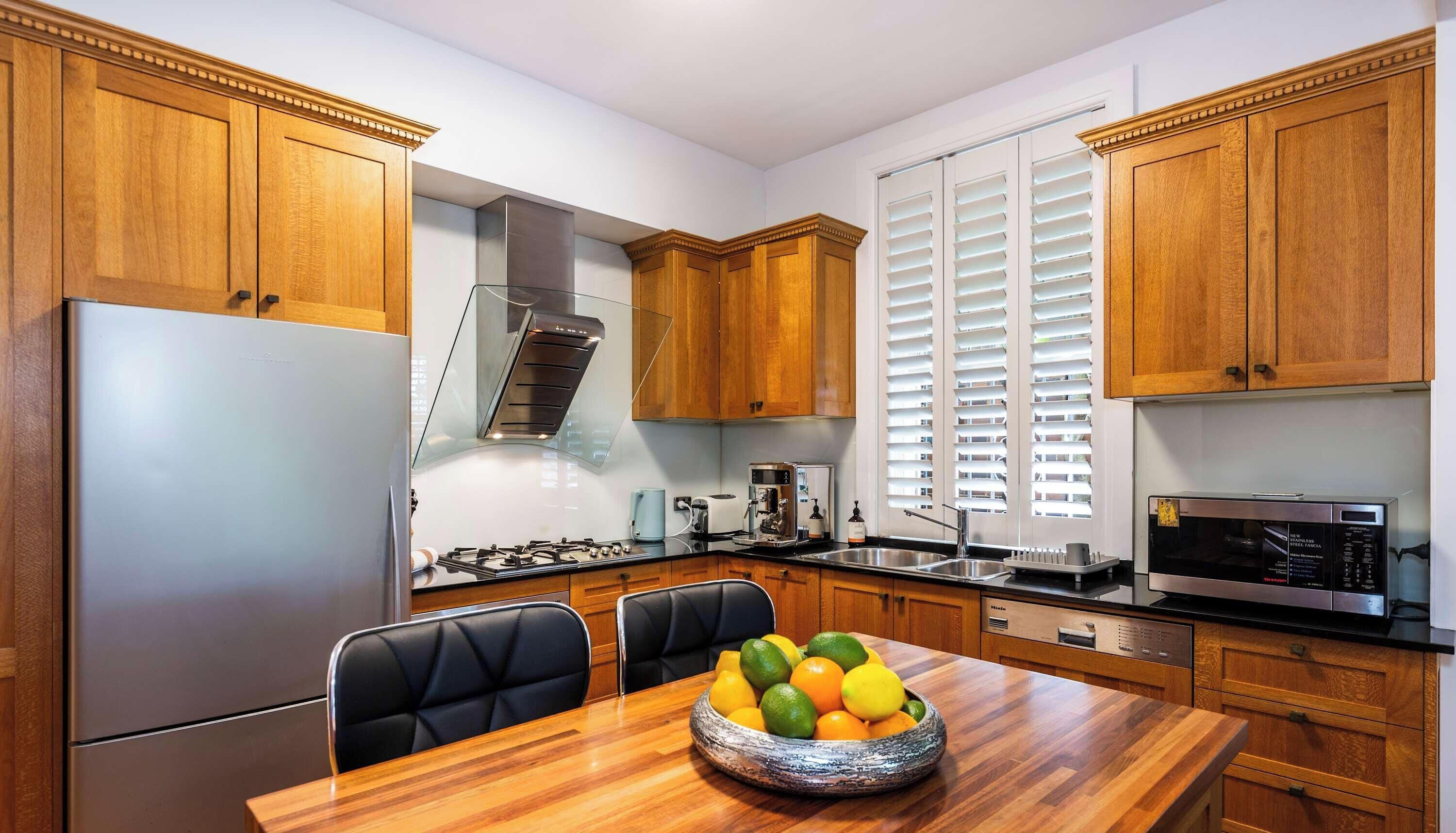 Coffee/tea maker, fridge, microwave, oven