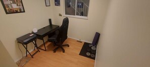 Interior - 2BR Home with Mountain Views, Near Transit, w/ Workspace + Gym. Pets on approval (Coquitlam)