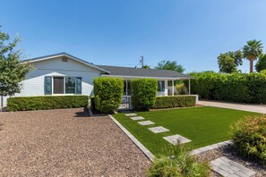 Exterior - Walk to Old Town - Scottsdale Home with Pool (Scottsdale)