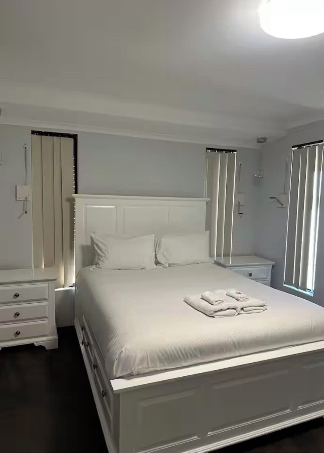 4 chambres, fer et planche à repasser, Wi-Fi, draps fournis