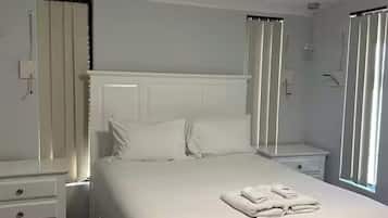 4 bedrooms, iron/ironing board, WiFi, bed sheets