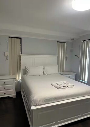 4 室のベッドルーム、アイロン / アイロン台、WiFi、ベッドシーツ