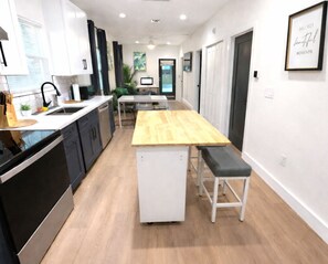 Private kitchen - Modern 2BR/2BA Furnished Home w/Dedicated Workspace & Fast WIFI Seminole Heights (Tampa)
