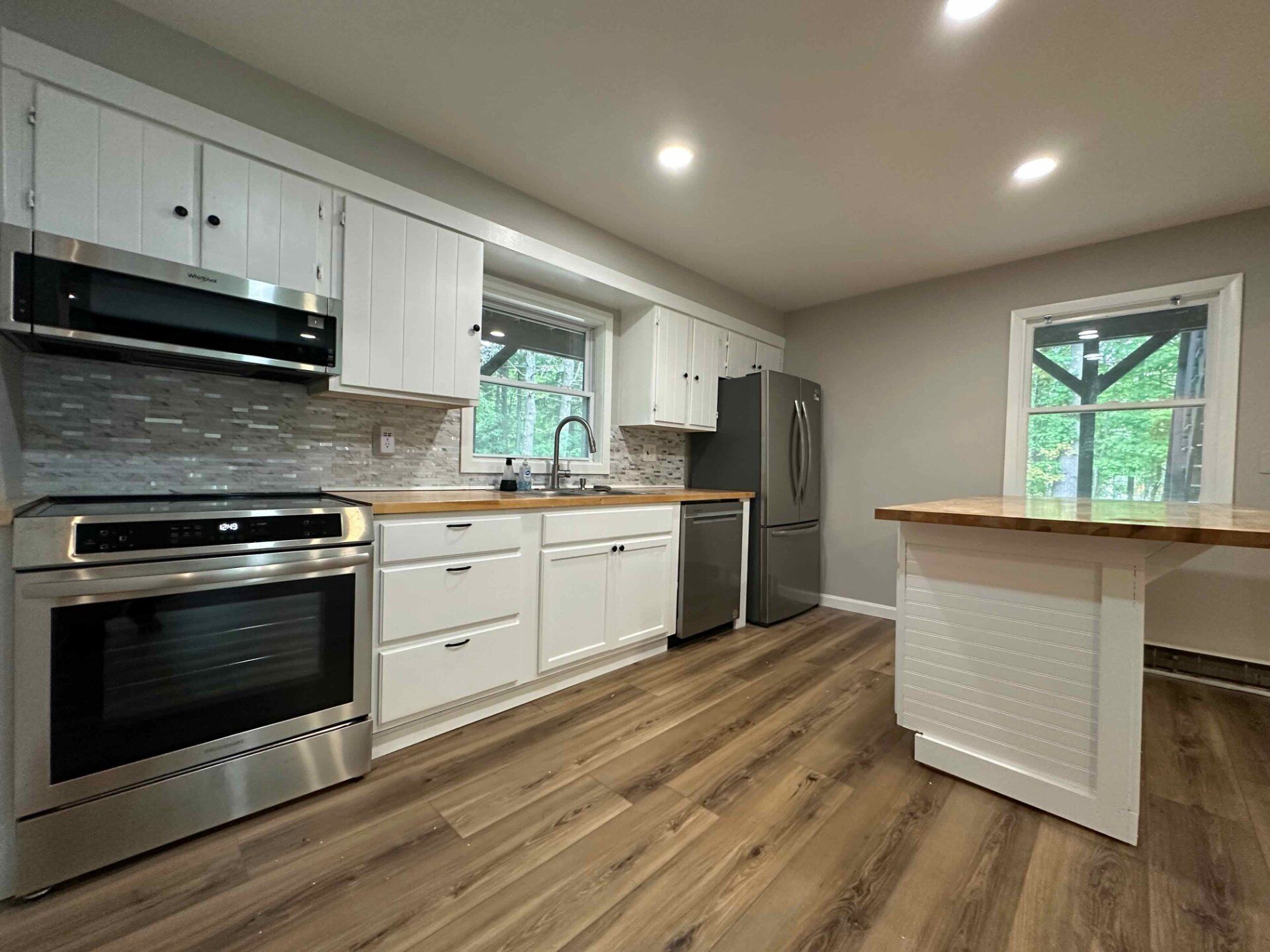 雪櫃、微波爐、焗爐、爐具