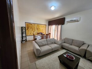 Living area - POINT E SUITE HOUSE (Dakar)