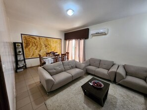 Living area - POINT E SUITE HOUSE (Dakar)