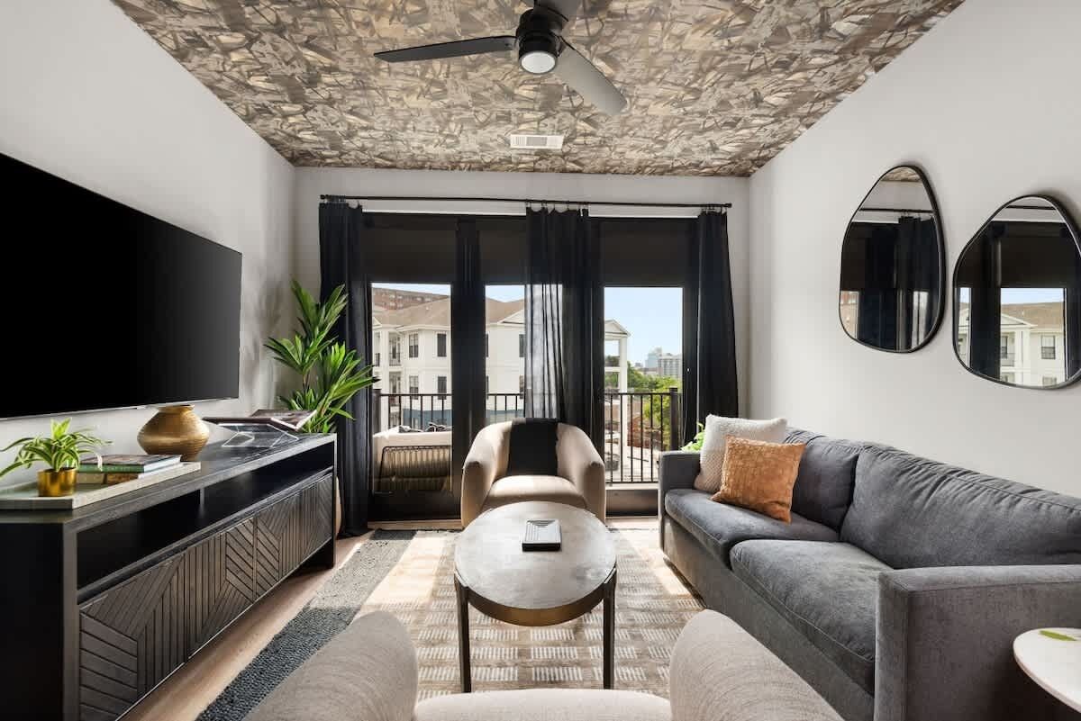 TV, fireplace, offices
