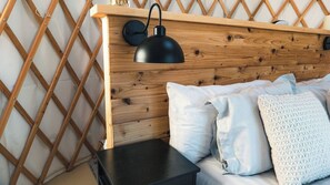 1 bedroom, bed sheets - Helicopter Accessible Yurt on Iceberg Filled Lagoon relaxing getaway for couples (Seward)