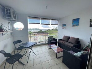 TV - Studio avec vue sur la Marina (Le Marin)