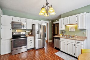 Mikrowelle, Ofen, Herdplatte, Geschirrspüler