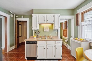 ميكروويف، فرن، موقد طهي مسطح، غسالة أطباق