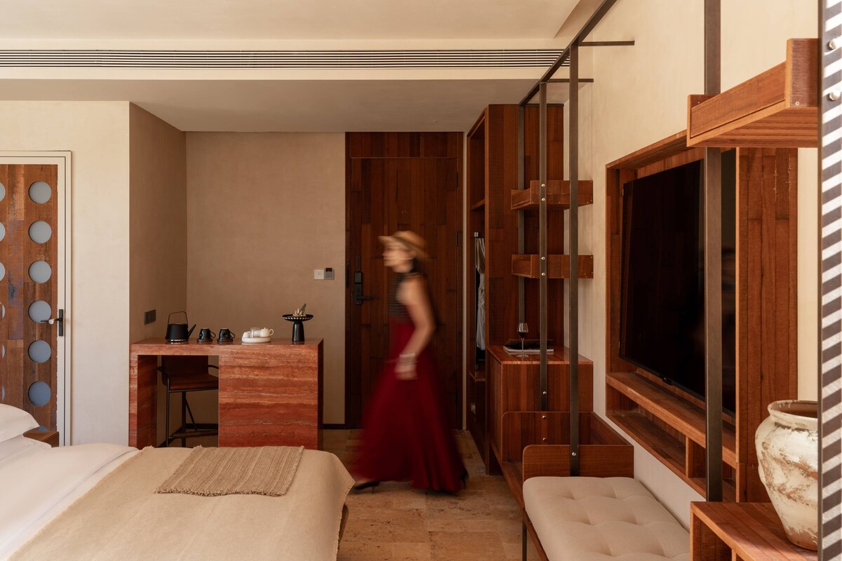 Chambre Premier double, vue sur le jardin | Minibar, bureau, espace de travail pour ordinateurs portables