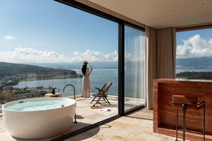 Suíte superior, varanda, vista para o mar | Vista do quarto