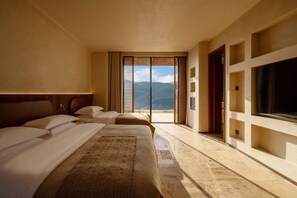 Suite panorámica, patio, vista al mar | Vista desde la habitación