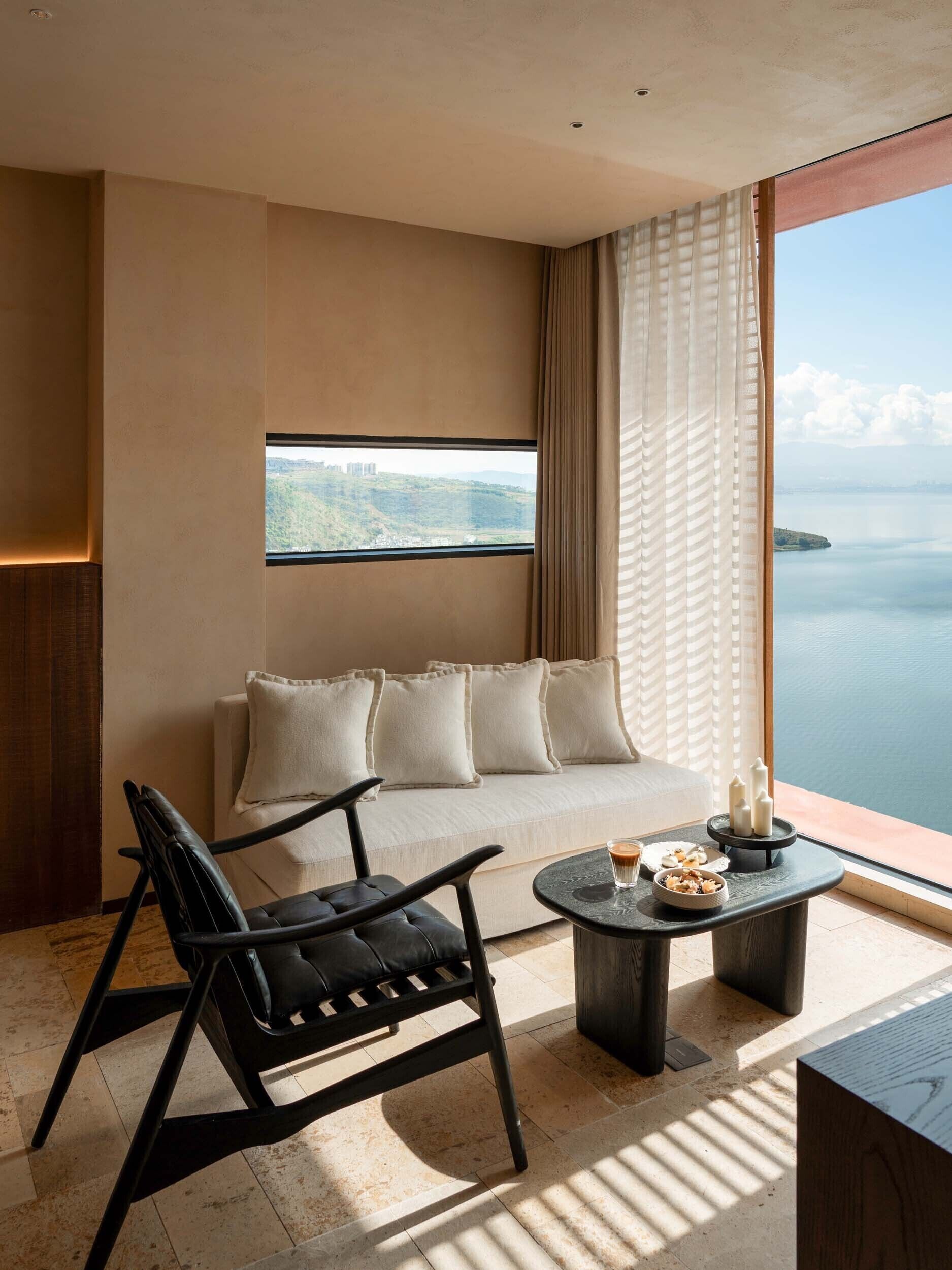 Deluxe Double Room, Sea View | Living area