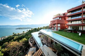 A modern hotel with a pool overlooking a coastal landscape. - Dayoo Hotel Resort (Dali)