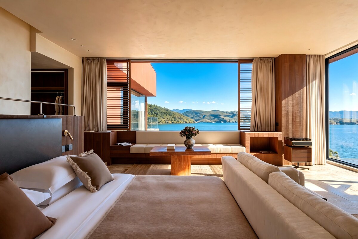 Chambre luxueuse double, vue sur la mer | Minibar, bureau, espace de travail pour ordinateurs portables