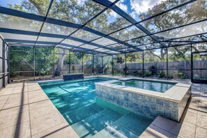 A heated pool - 🏖️Yupon Poolside Paradise / Walk to Flagler / Pool and Hot Tub 🌊 (New Smyrna Beach)