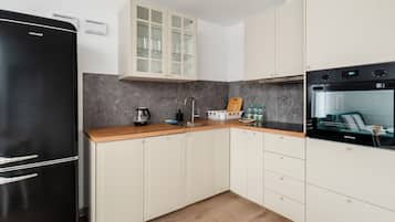 Frigorífic, forn, placa de cuina i rentaplats